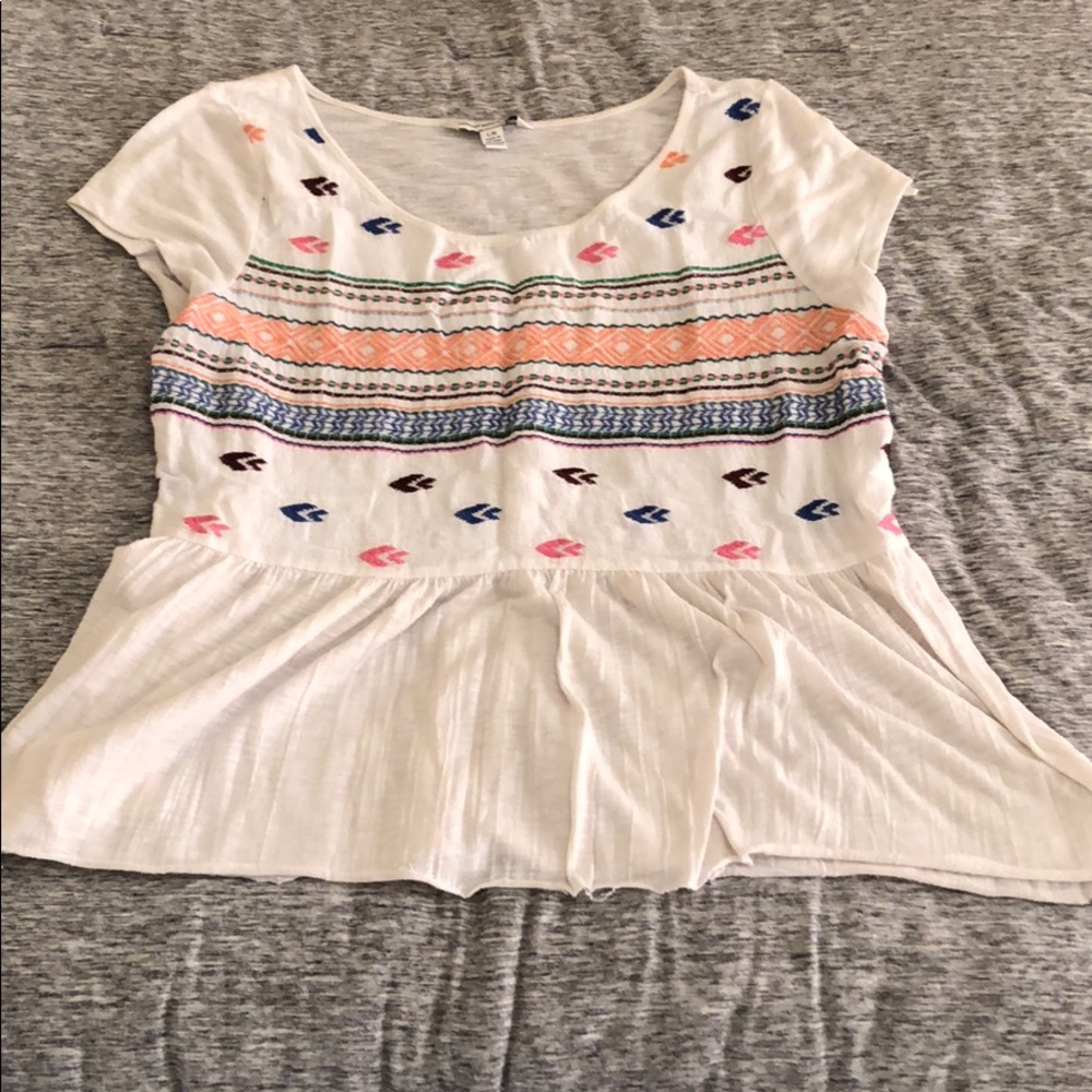 White American Eagle shirt with details